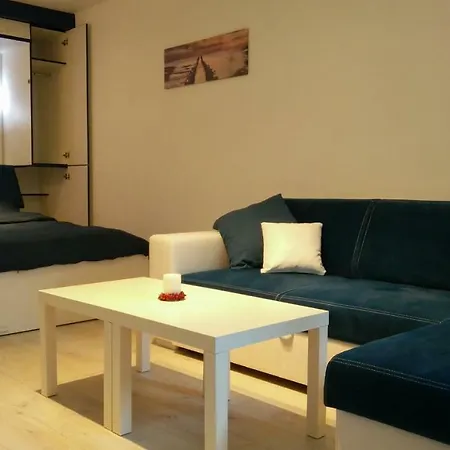 Central Old Town Apartment With A Private Patio ソフィア