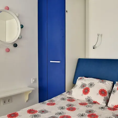 Central Old Town Apartment With A Private Patio *