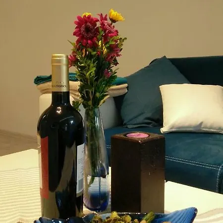 Central Old Town Apartment With A Private Patio דירה סופיה